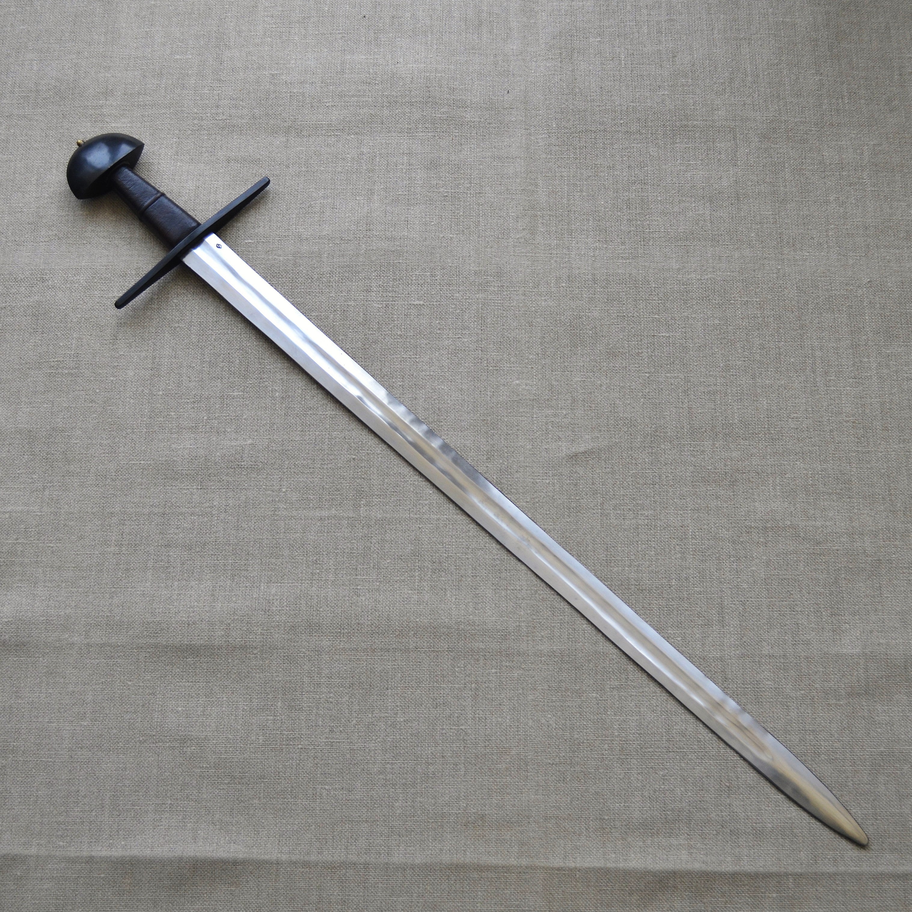 Hand-Forged Norman Sword with Almond Pommel – Spring Steel Blade, Leather-Wrapped Handle, Authentic Medieval Design