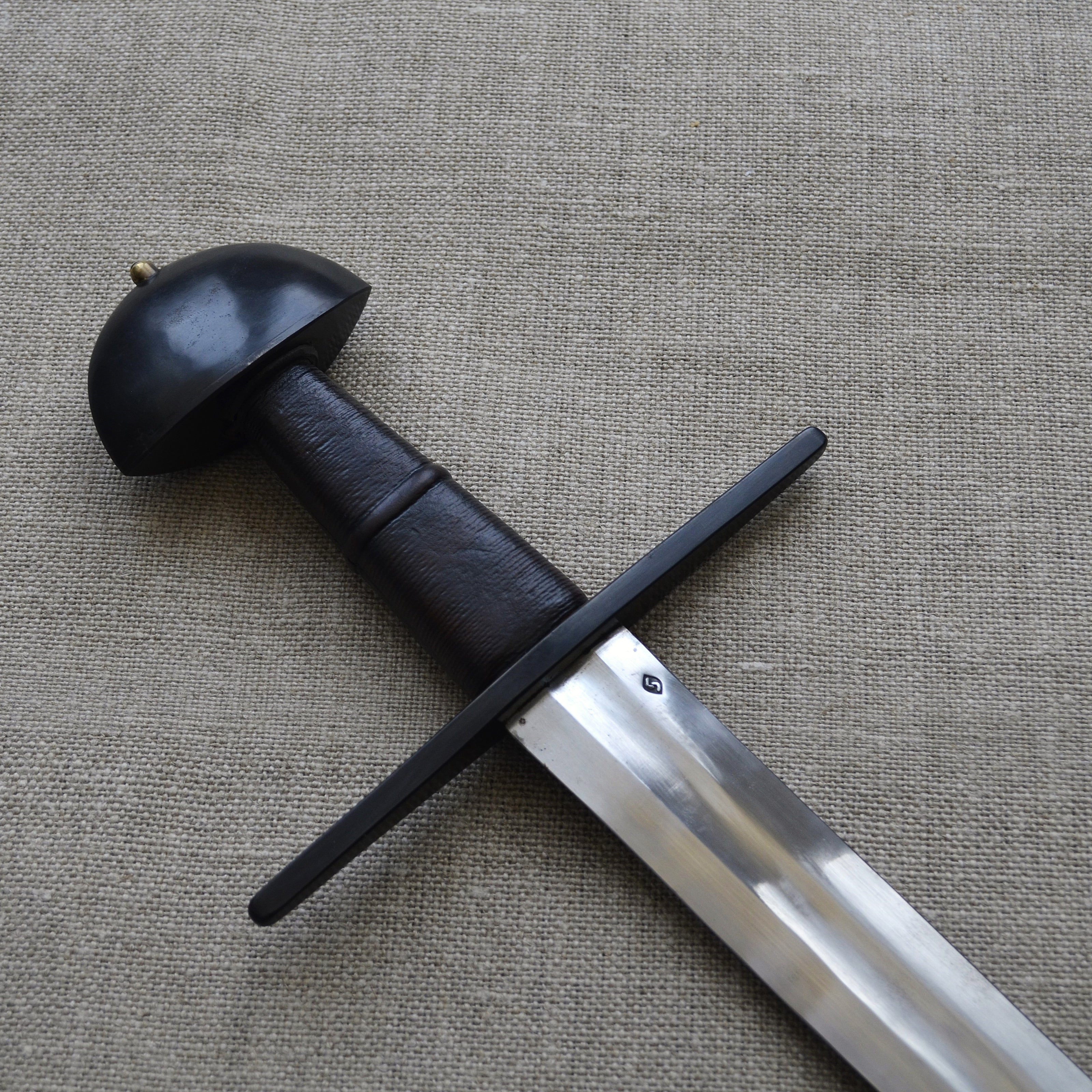 Hand-Forged Norman Sword with Almond Pommel – Spring Steel Blade, Leather-Wrapped Handle, Authentic Medieval Design